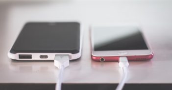 Test de chargeur par UFC Que Choisir : un résultat sans appel Smartphones en charge