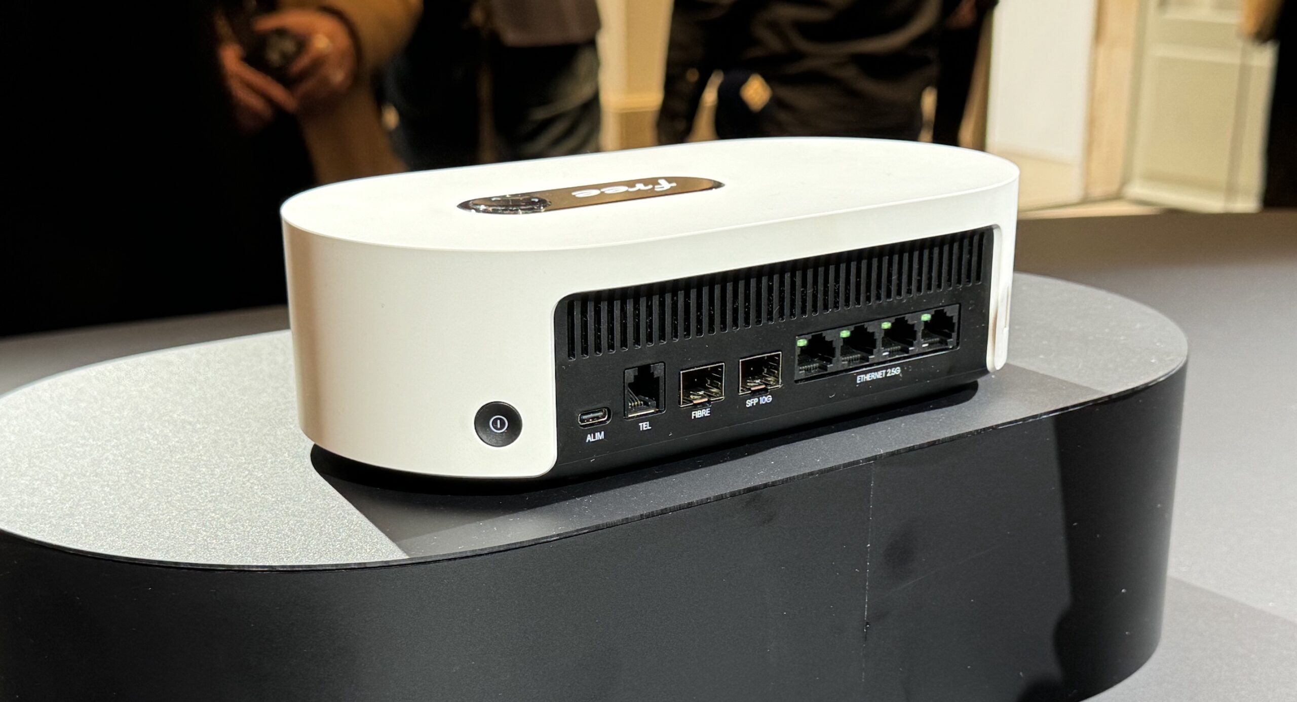 Freebox Ultra : une connectique de Delta survitaminée et compacte